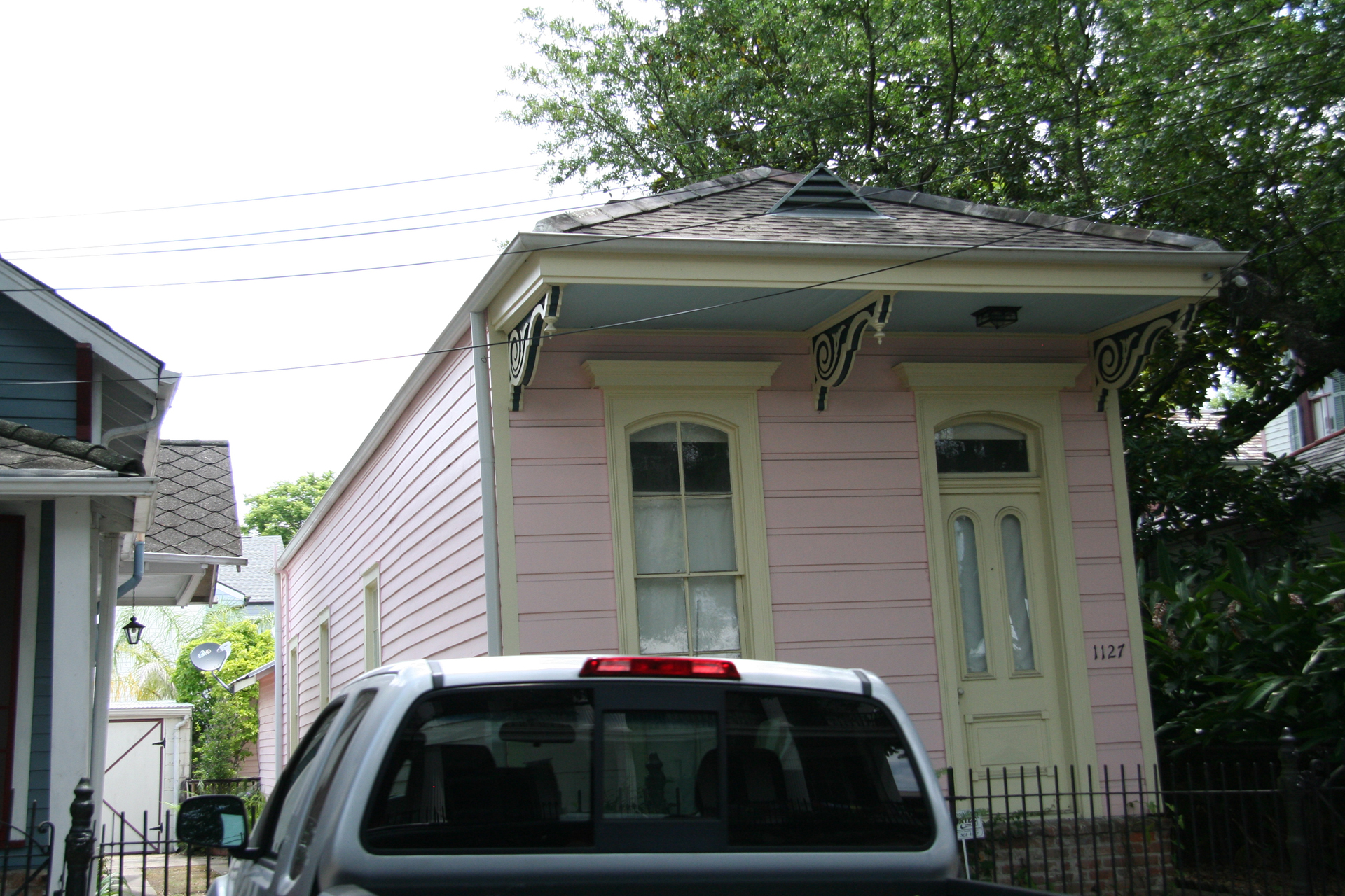 Charmantes rosa Shotgun Cottage/Charming Pink Shotgun Cottage